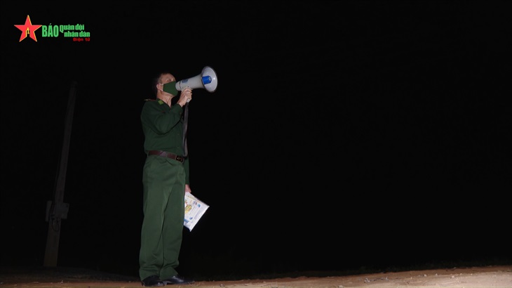 Chắp cánh ước mơ con chữ: Lớp học trên đỉnh Phá Thóng