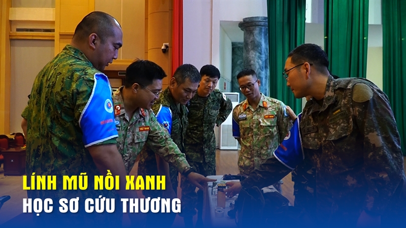 Lính mũ nồi xanh học sơ cứu thương