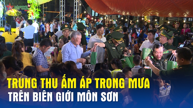 Trung thu ấm áp trong mưa trên biên giới Môn Sơn