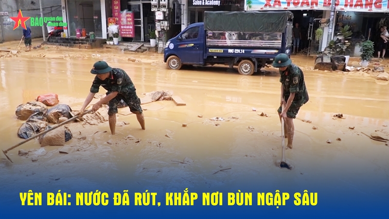 Yên Bái: Nước đã rút, khắp nơi bùn ngập sâu