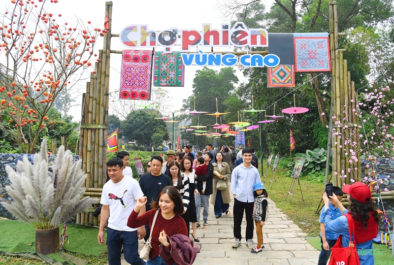 Du xuân ghé Chợ phiên vùng cao Du xuân ghé