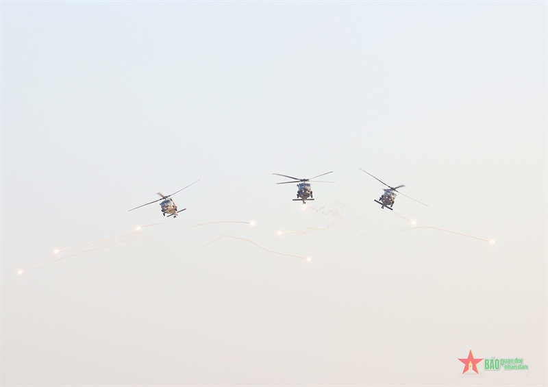 Sức mạnh không quân và Lễ diễu binh đường phố đậm đà bản sắc văn hóa