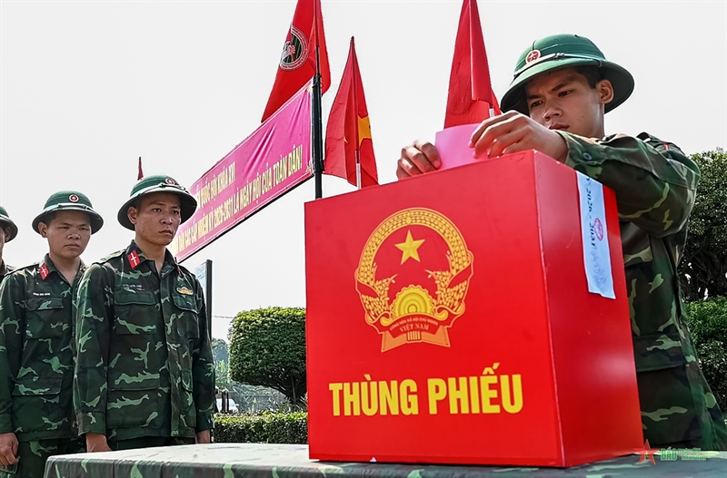 Bỏ phiếu tại trận địa