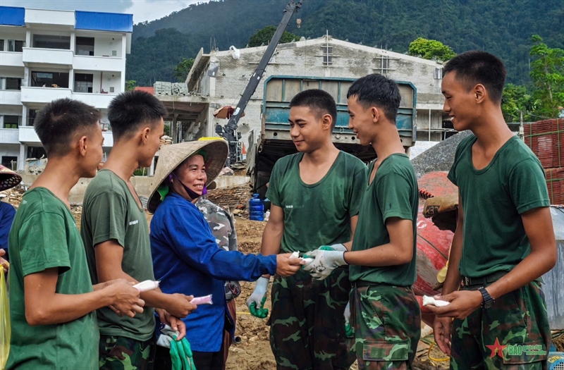 Tết Độc lập của những người lính dựng trường